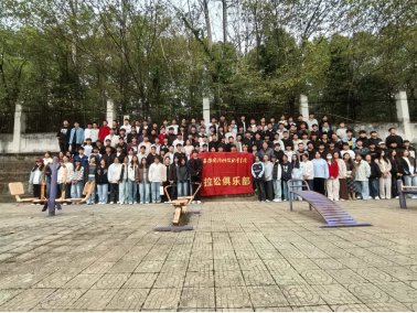 只要你想也”随后指导老师王金菲带领更