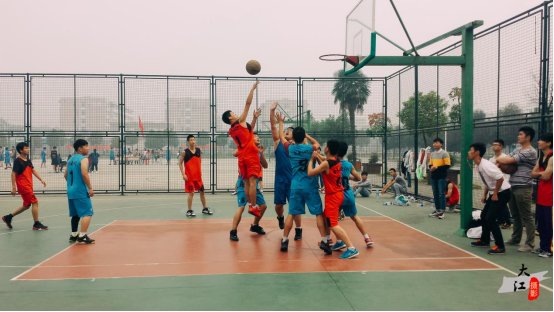 并在开学当天来校现场报到