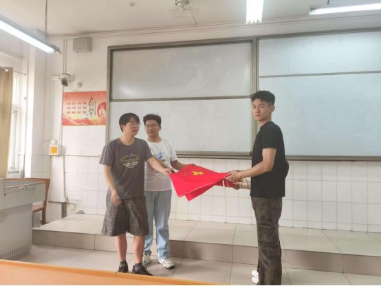 俱乐部全体成员齐聚一堂